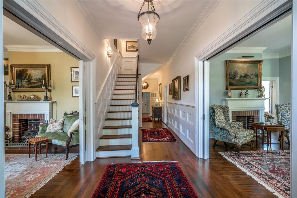 415 Alexander - Photo 1