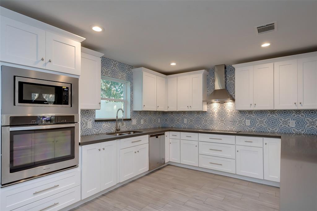818 Silvergate Drive - Photo 1