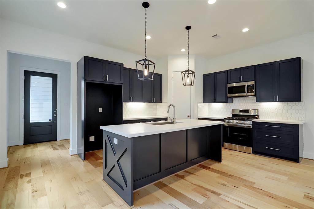 2607 Nagle Street - Photo 1