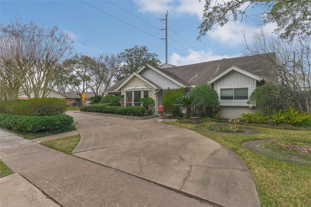 5542 Rutherglenn Drive - Photo 1