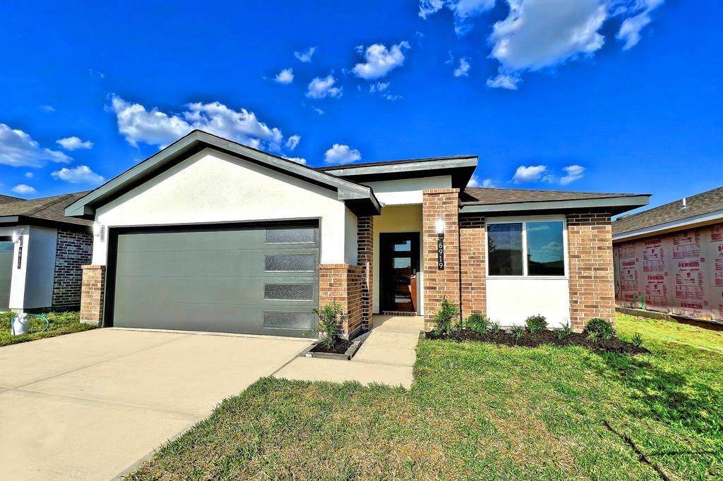 6919 Fleetwood Cresent Way - Photo 1