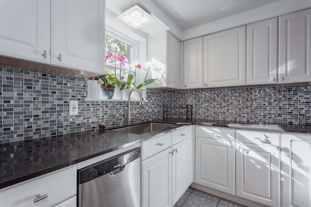 12 Hyde Park Boulevard - Photo 1