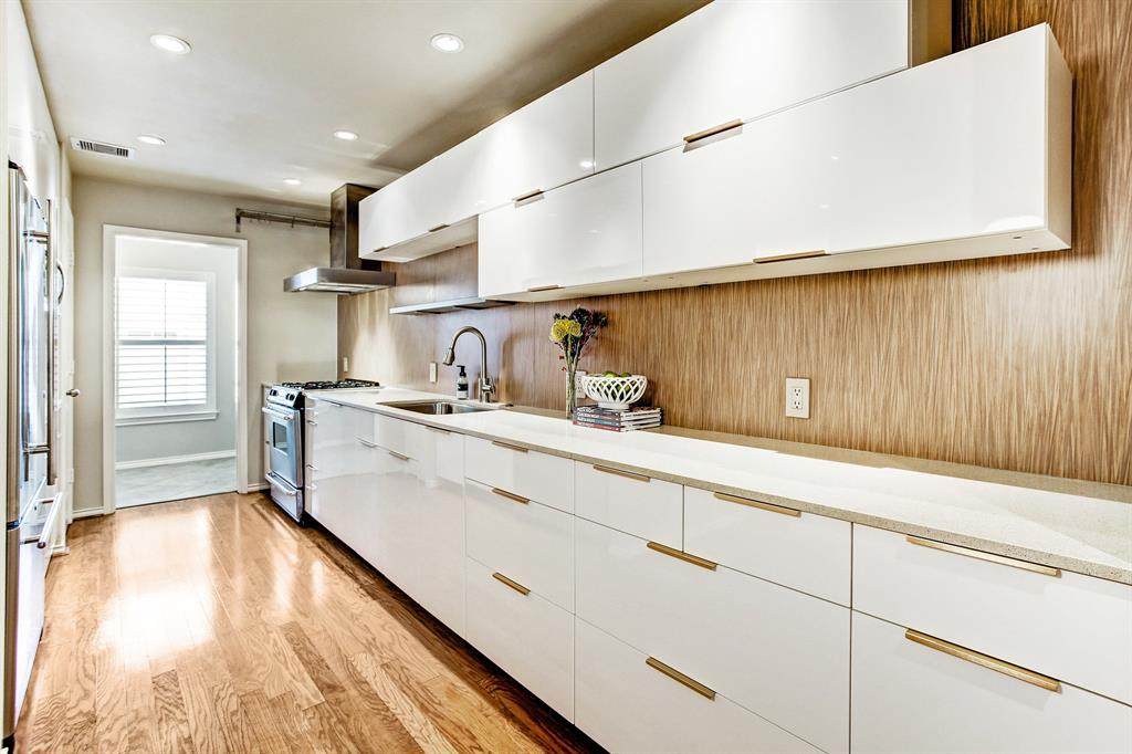 922 Memorial Heights Drive - Photo 1