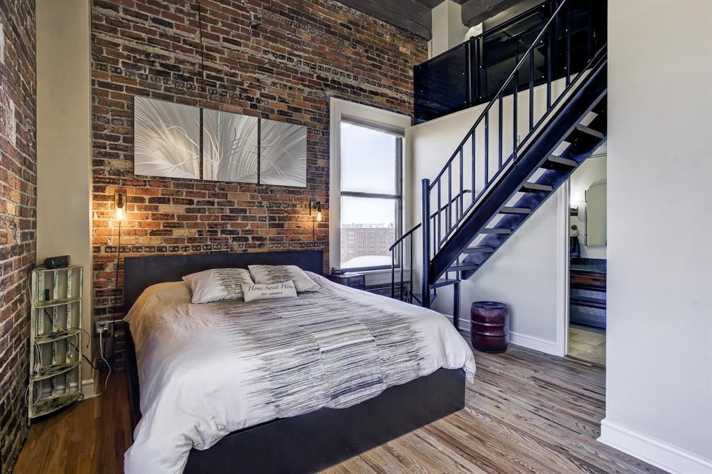 915 Franklin Street - Photo 1