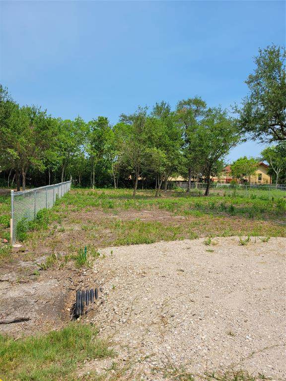 627 13th Street - Photo 1