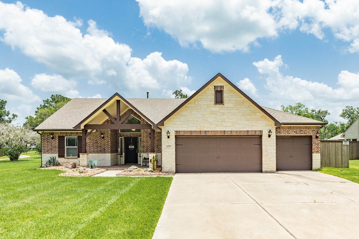 2337 Shalmar Drive - Photo 1