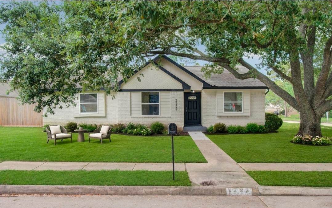 2227 Cherry Bend Dr - Photo 1