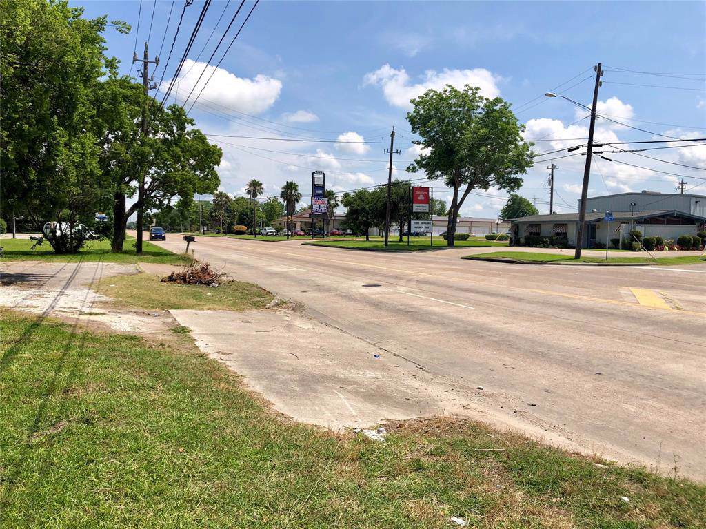 4401 Main Street - Photo 1
