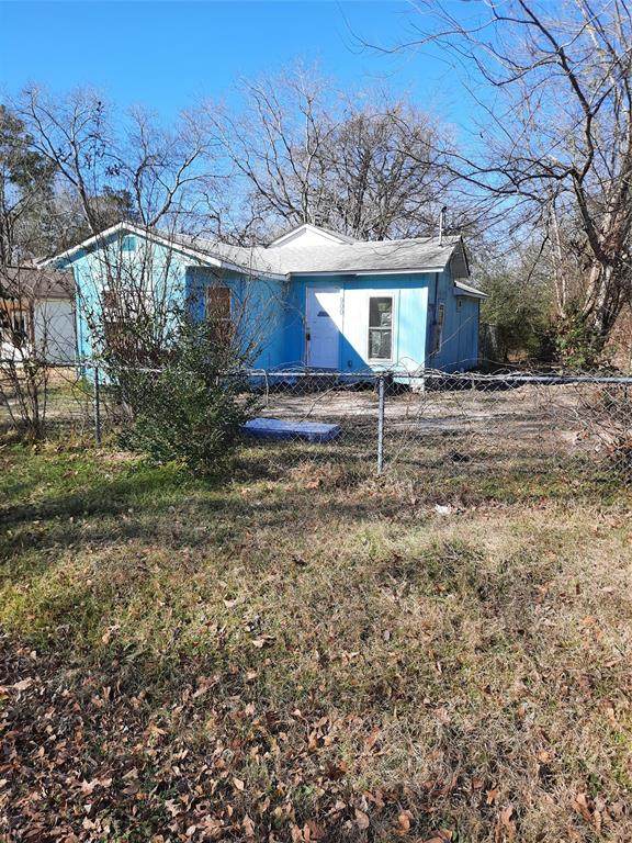 900 Hoo Hoo Avenue - Photo 1