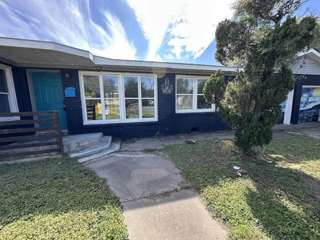 810 Bowie Avenue - Photo 1
