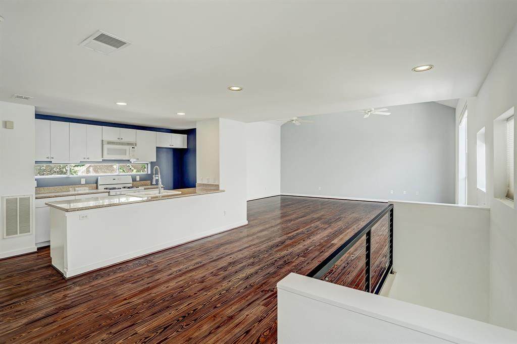 2805 Chenevert Street - Photo 1