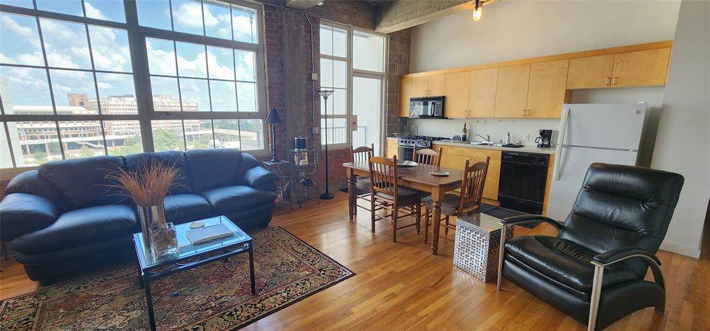 204 Travis Street - Photo 1