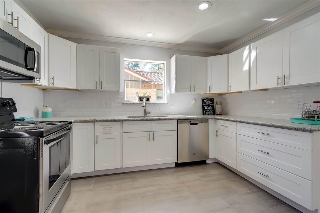 211 North Hill Drive - Photo 1