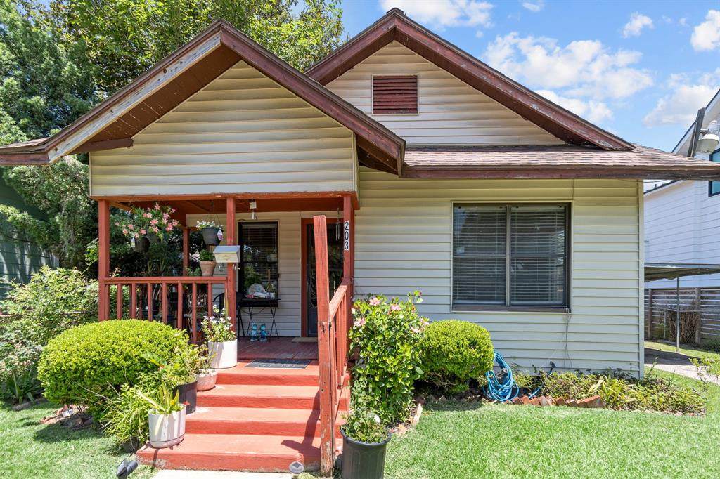 203 25th Street - Photo 1