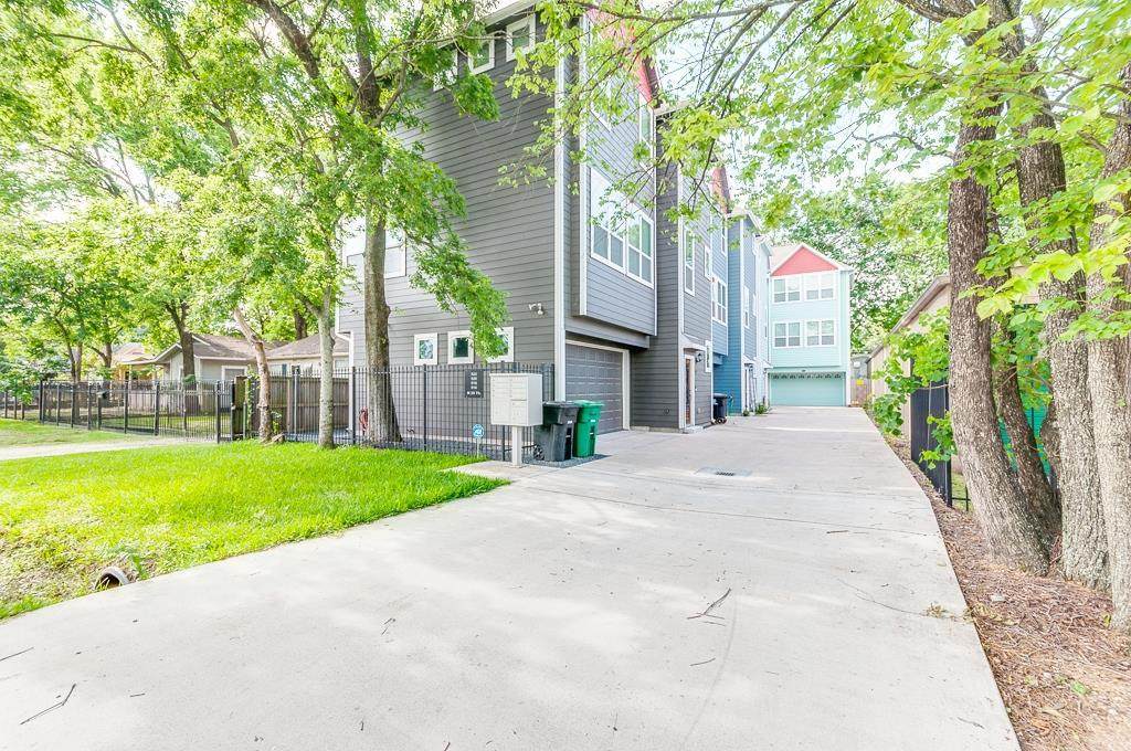 518 28th - Photo 1