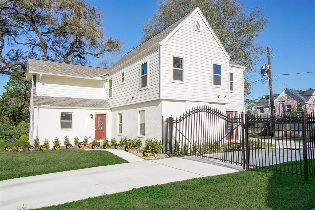 3415 Southmore Boulevard - Photo 1