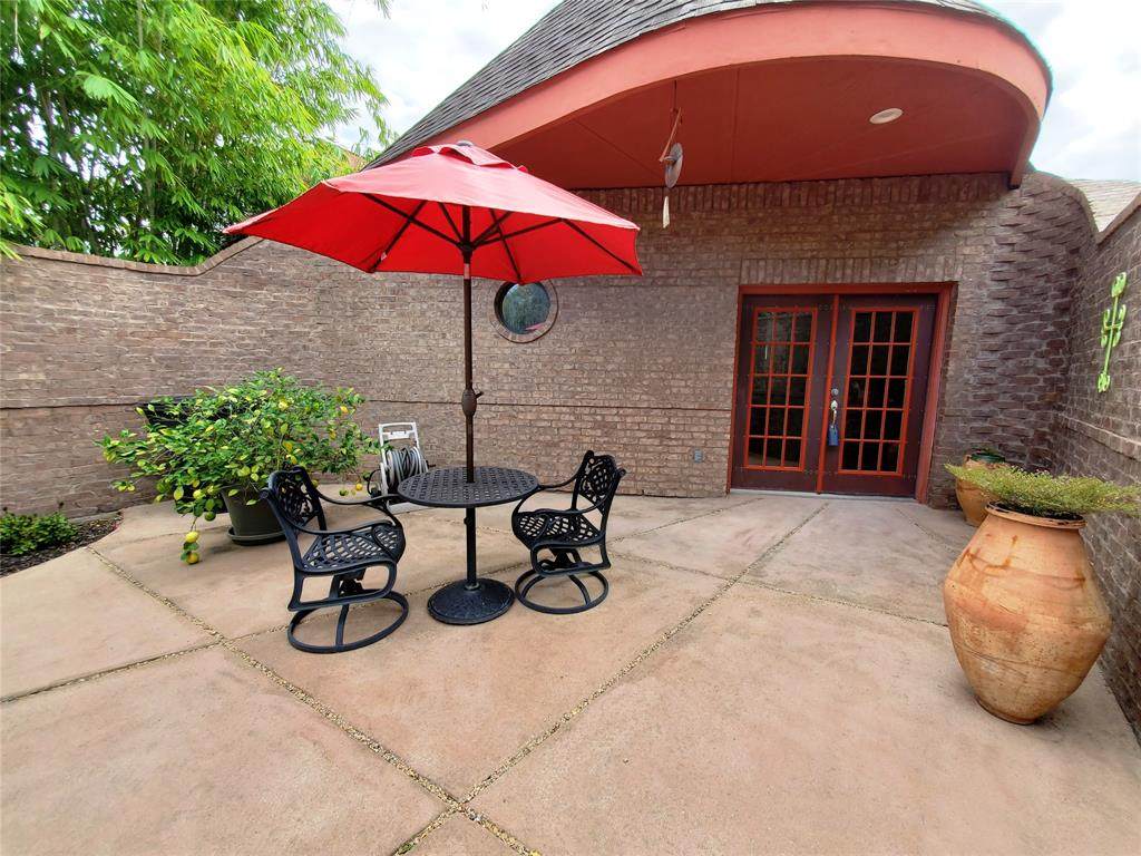 830 27th Street - Photo 1