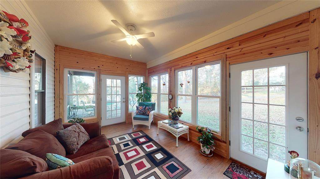 140 Lake Oaks Boulevard - Photo 1
