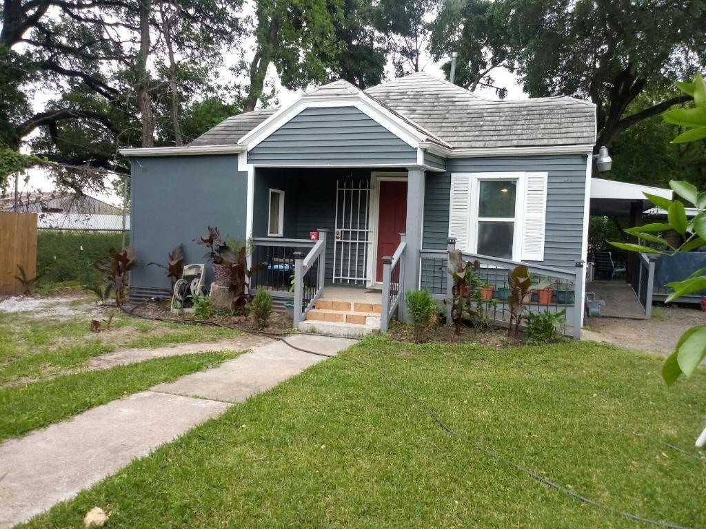 1208 West Field Street - Photo 1