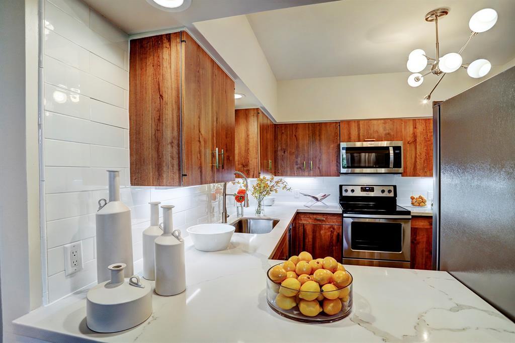 15 Greenway Plaza - Photo 1