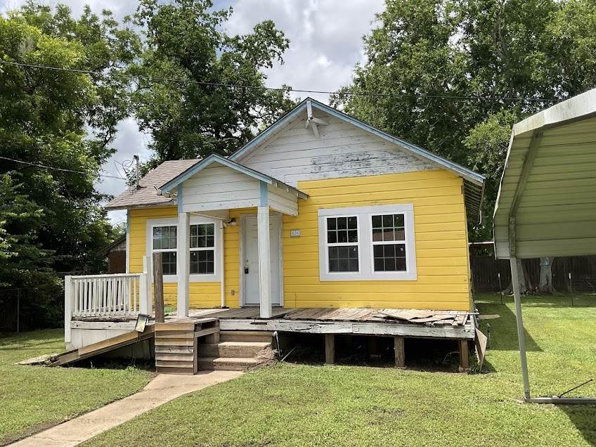 634 Bernard Street - Photo 1