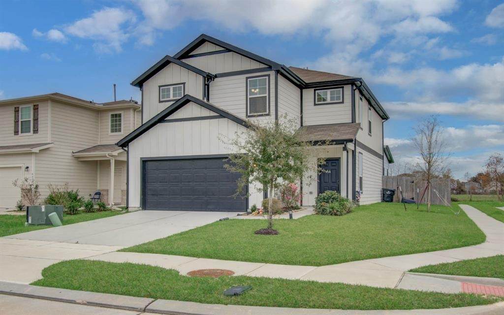 4627 Prairie Chase Drive - Photo 1