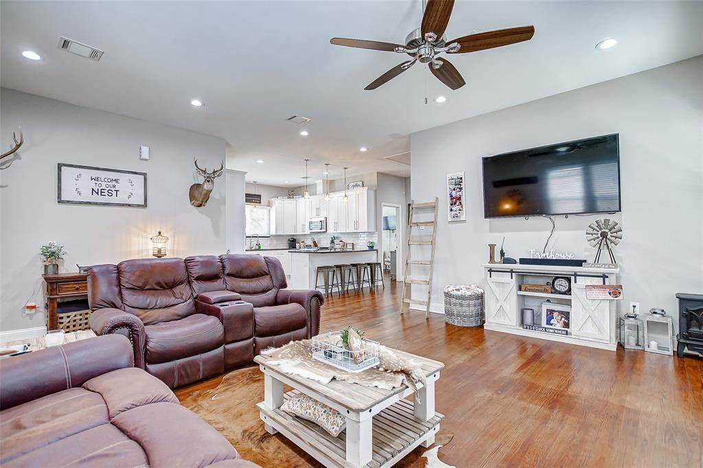 711 4th Street - Photo 1