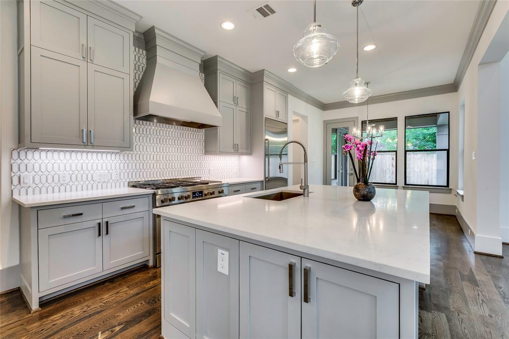 1627 Chantilly Lane - Photo 1