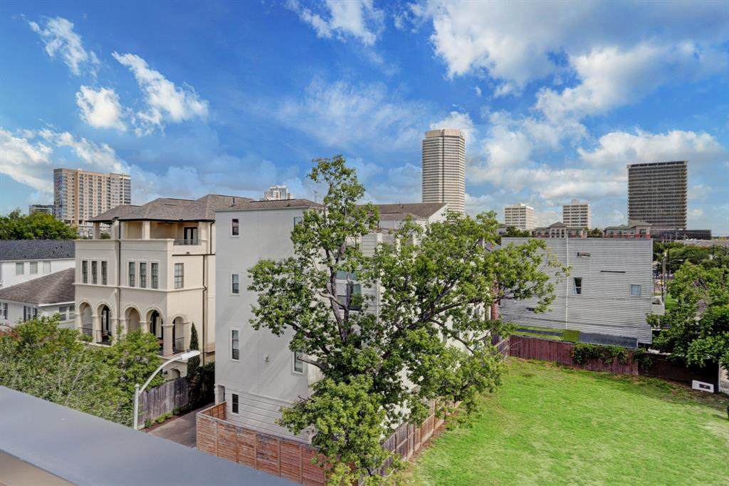 1402 Eberhard Street - Photo 1