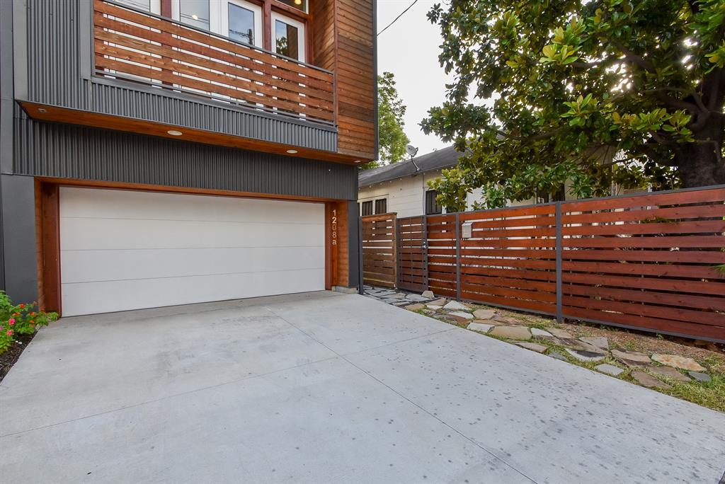 1208 Crockett Street - Photo 1