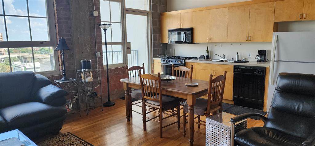 204 Travis Street - Photo 1