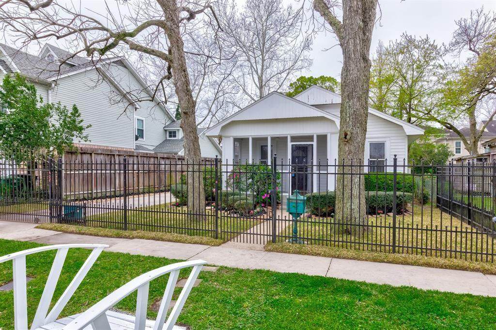 730 10th Street - Photo 1
