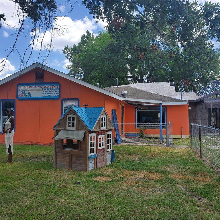 5929 Mohawk Street - Photo 1