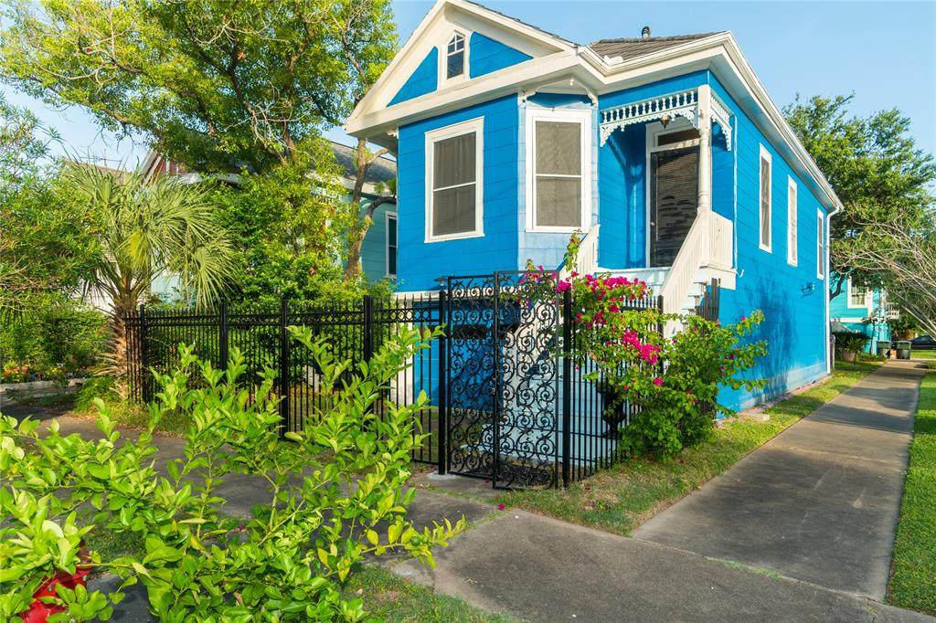 3027 Avenue O 1/2 - Photo 1