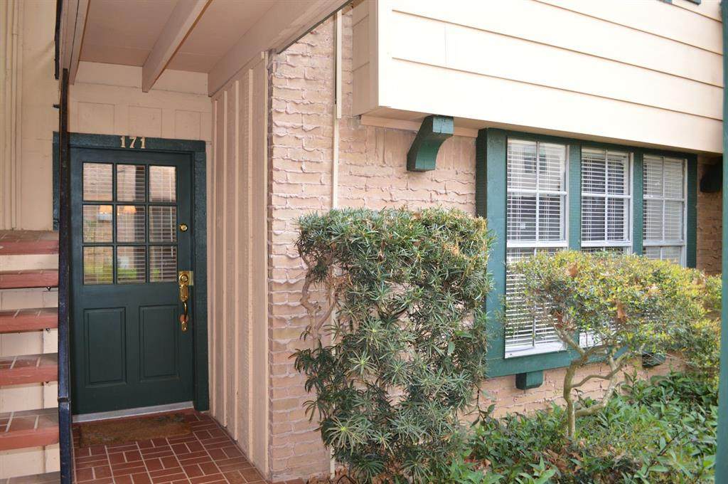 8287 Kingsbrook Road - Photo 1