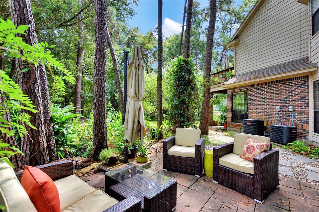 2 Fairway Oak Pl - Photo 1