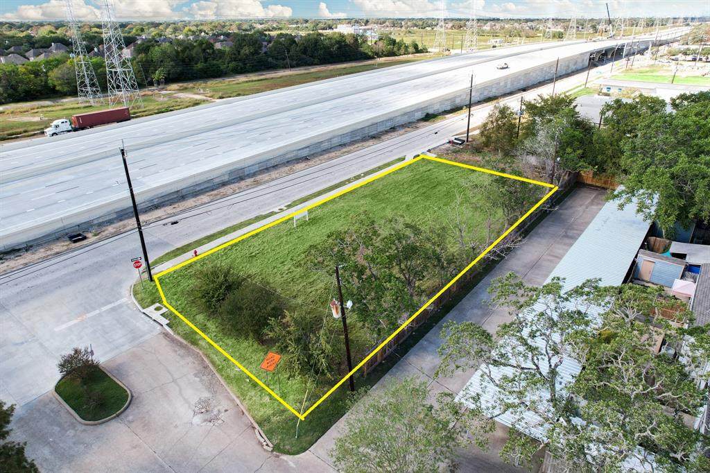2400 Bayport Boulevard - Photo 1