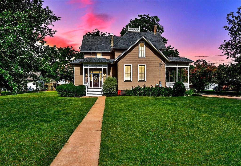 1620 Travis Street - Photo 1