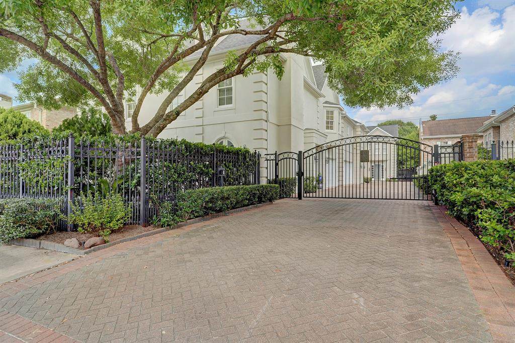 1223 Nantucket Drive - Photo 1