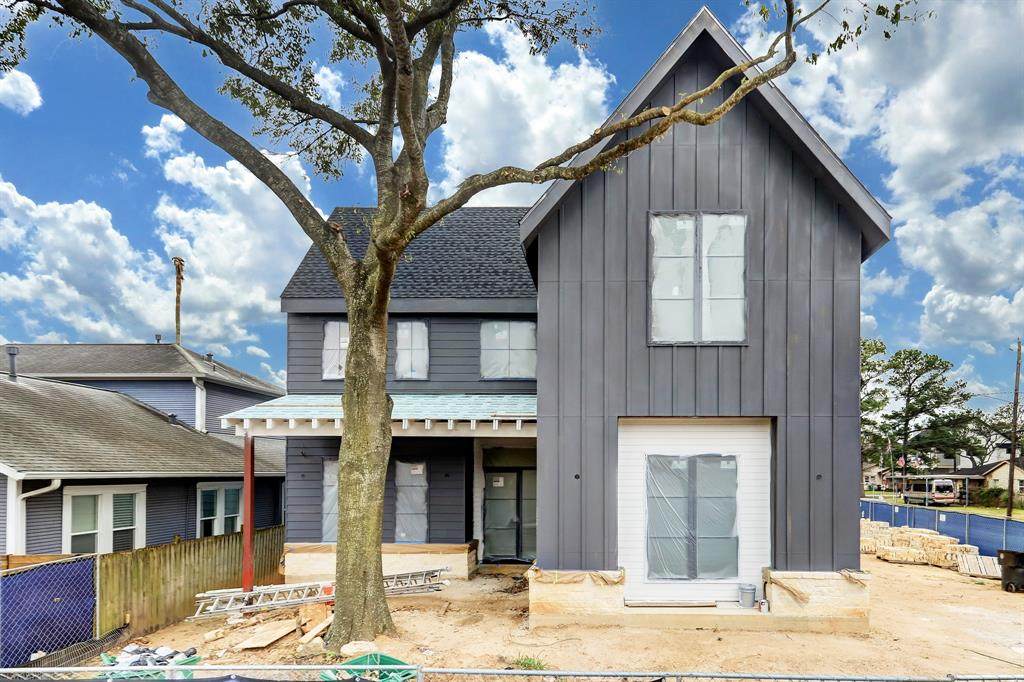 2512 Norhill Boulevard - Photo 1