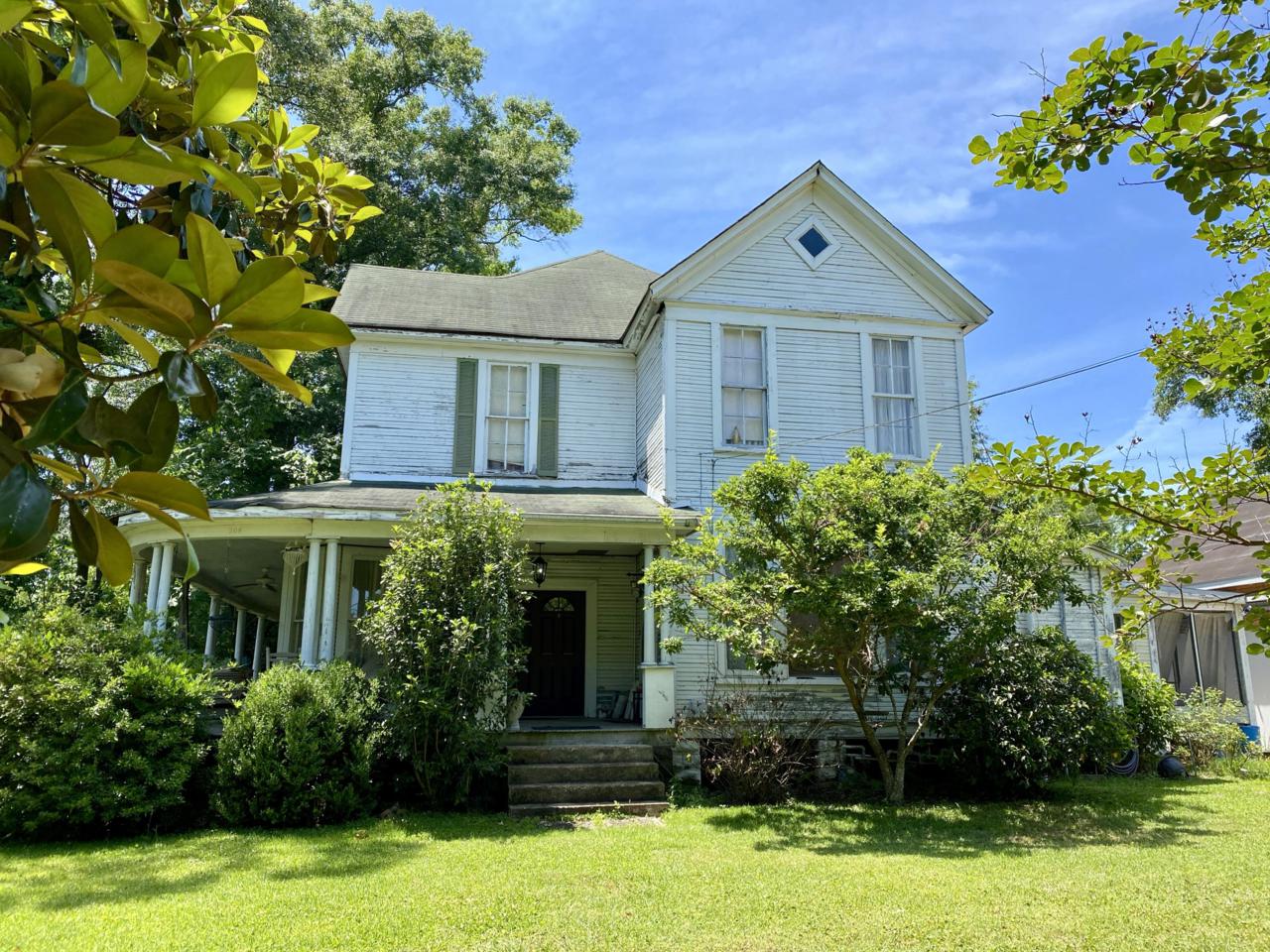 208 10th Ave. - Photo 1