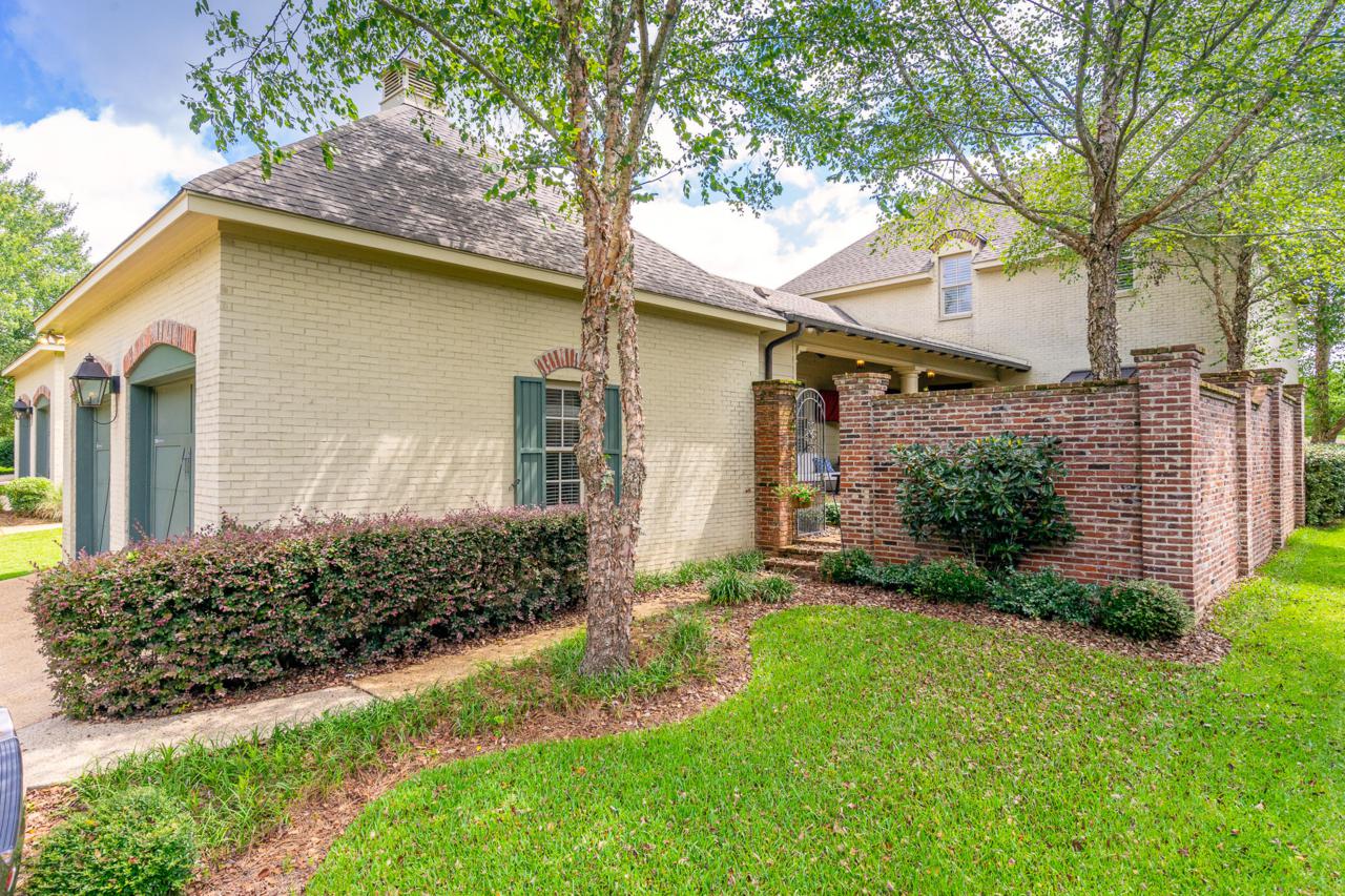 16 Emerald Row - Photo 1