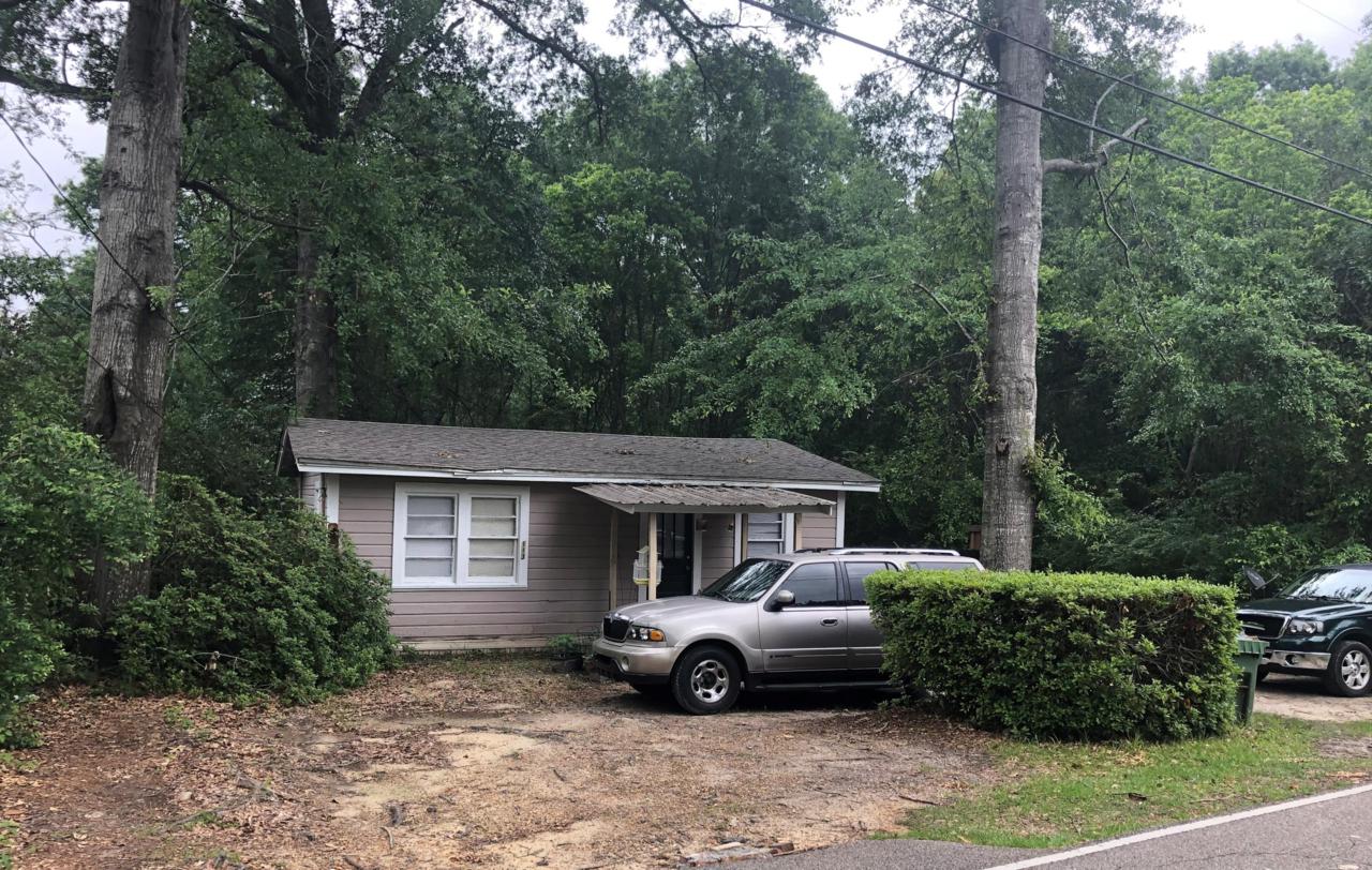 111 Pinehills Dr. - Photo 1