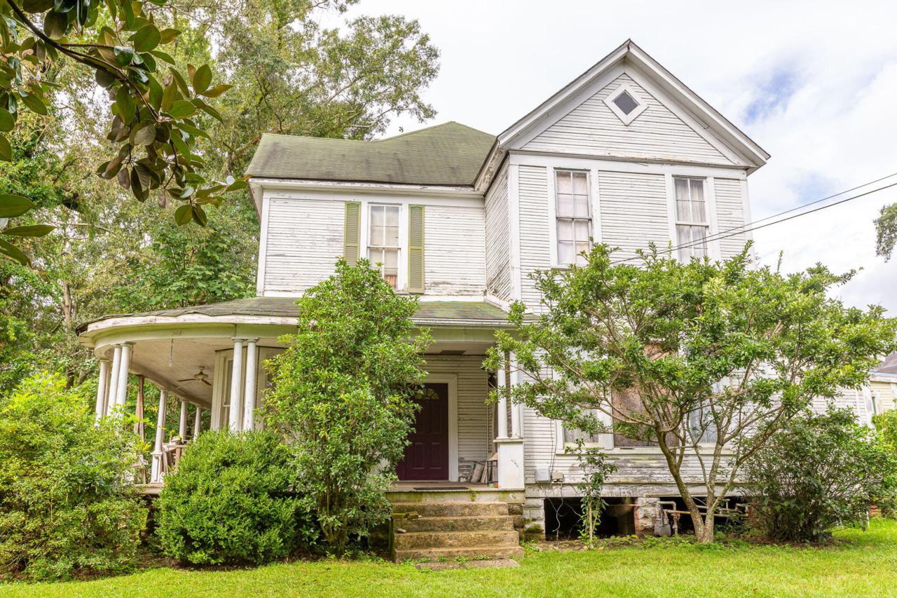208 10th Ave. - Photo 1