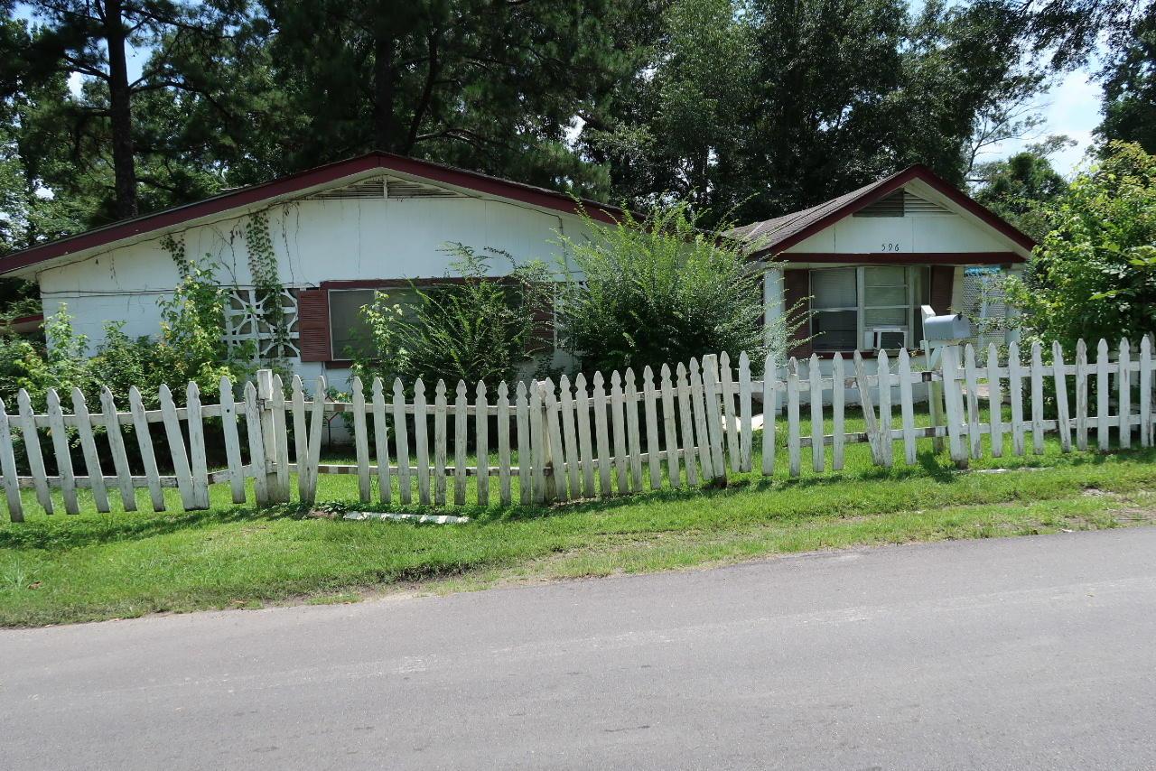 596 County Dr. - Photo 1
