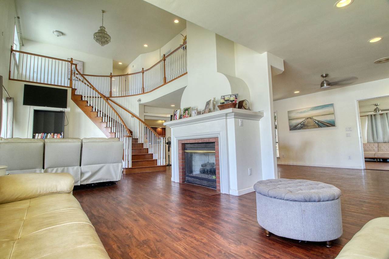 4006 Hunakai St - Photo 1