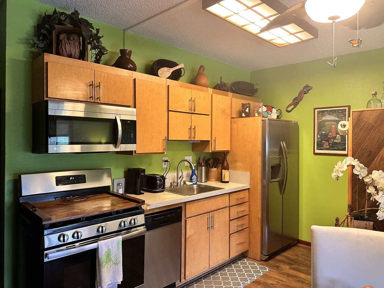 355 Kalanianaole St - Photo 1