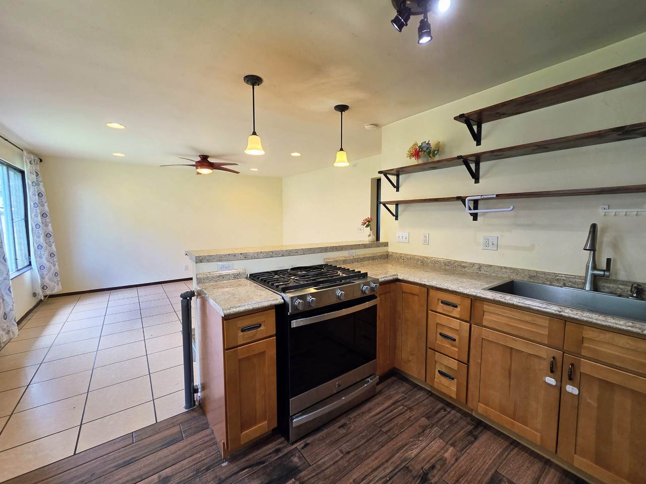 485 Waianuenue Ave - Photo 1