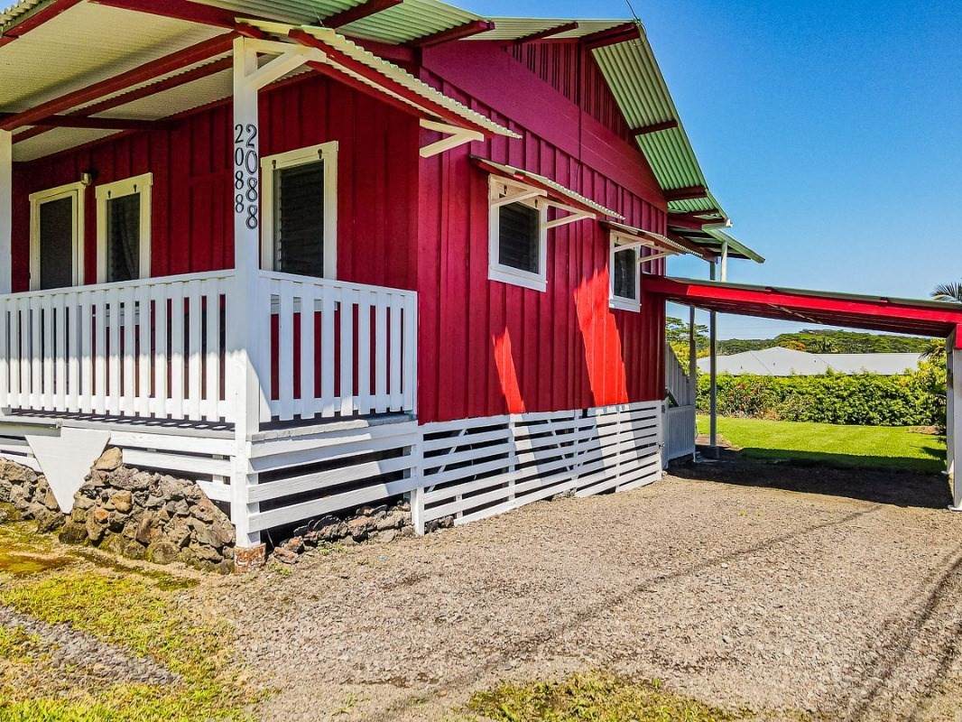 2088 Waianuenue Ave - Photo 1