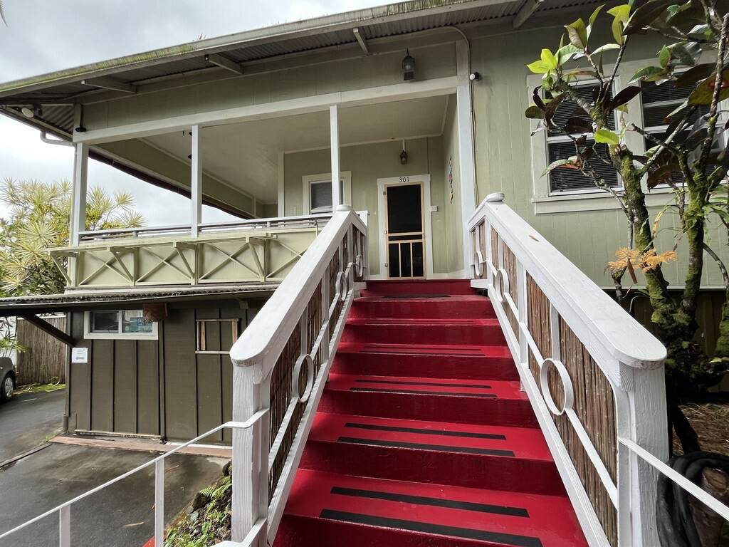 301 Ponahawai St - Photo 1